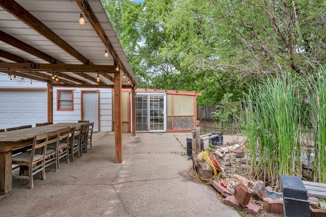 2304 E Glen Oaks dr, Wichita, KS 67216