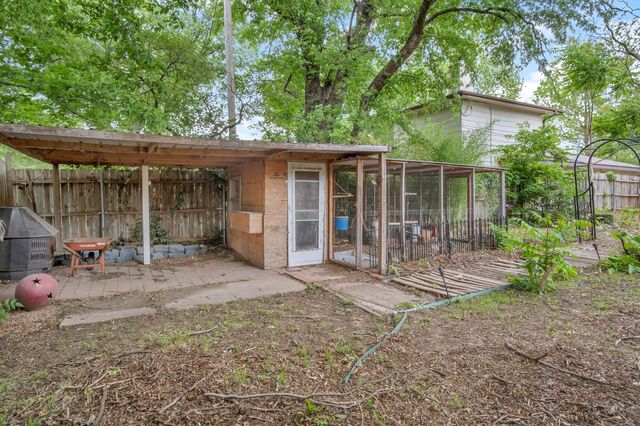 2304 E Glen Oaks dr, Wichita, KS 67216