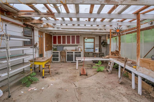 2304 E Glen Oaks dr, Wichita, KS 67216