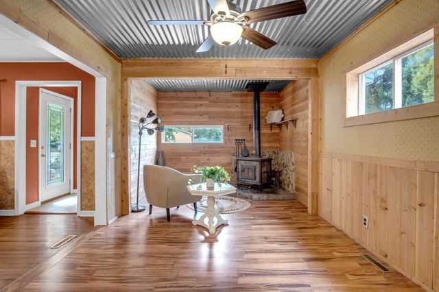 2304 E Glen Oaks dr, Wichita, KS 67216