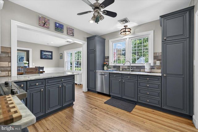 6 E SCHOOL LN, Yardley, PA 19067