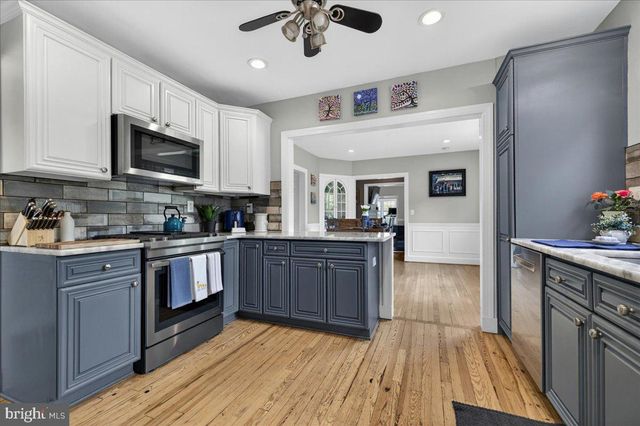 6 E SCHOOL LN, Yardley, PA 19067