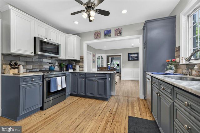 6 E SCHOOL LN, Yardley, PA 19067