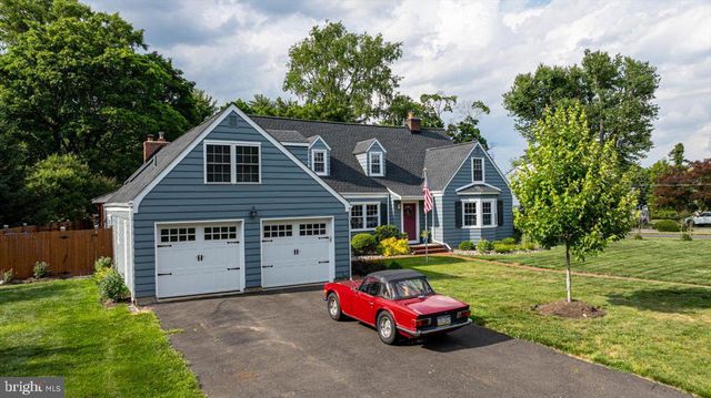 6 E SCHOOL LN, Yardley, PA 19067