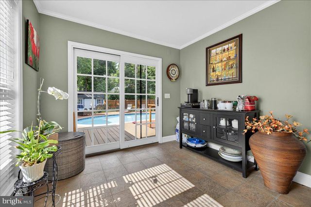 6 E SCHOOL LN, Yardley, PA 19067