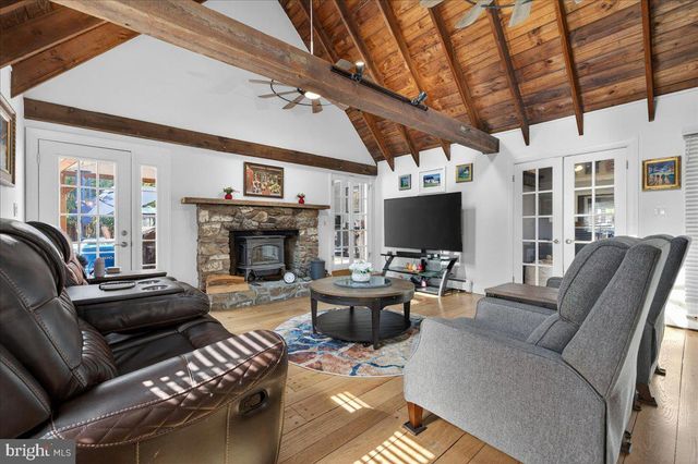 6 E SCHOOL LN, Yardley, PA 19067