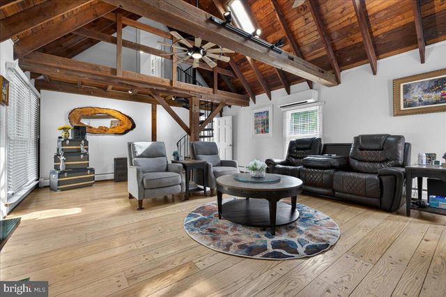 6 E SCHOOL LN, Yardley, PA 19067