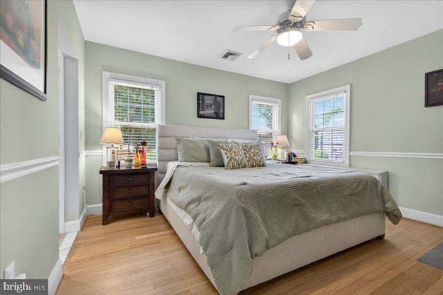 6 E SCHOOL LN, Yardley, PA 19067