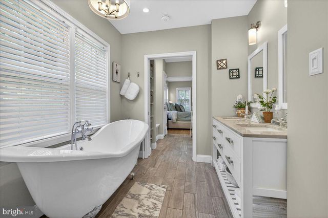 6 E SCHOOL LN, Yardley, PA 19067