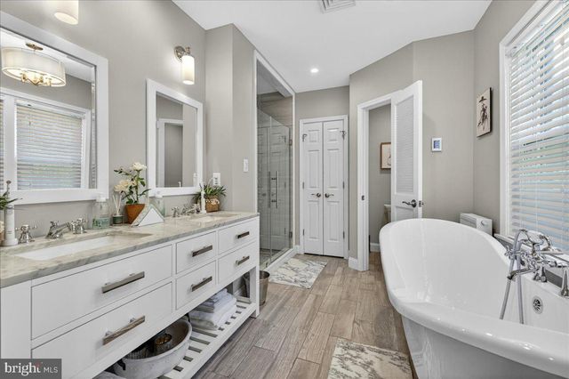 6 E SCHOOL LN, Yardley, PA 19067