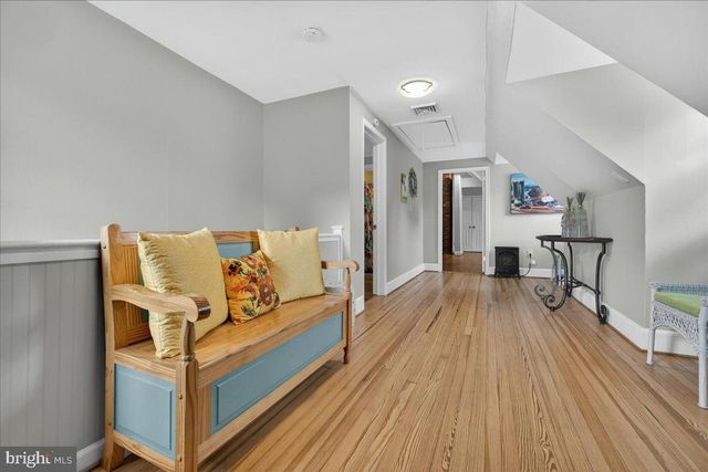 6 E SCHOOL LN, Yardley, PA 19067