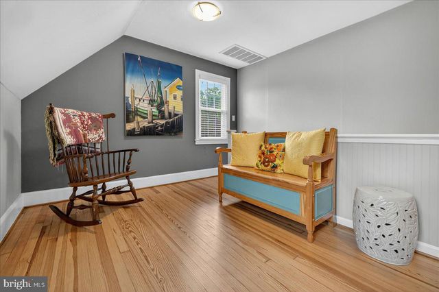 6 E SCHOOL LN, Yardley, PA 19067