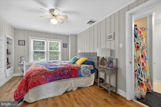 6 E SCHOOL LN, Yardley, PA 19067