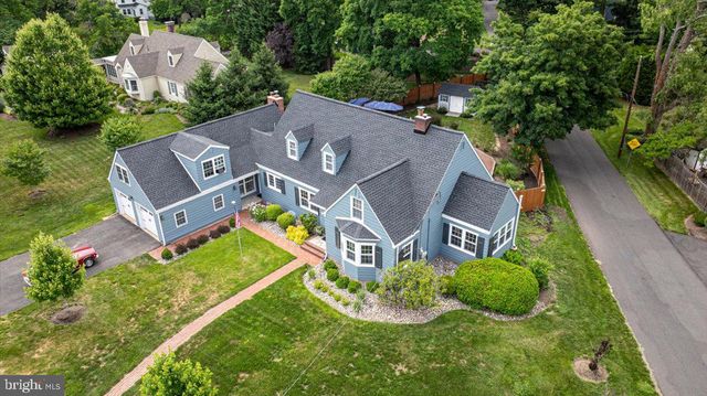6 E SCHOOL LN, Yardley, PA 19067