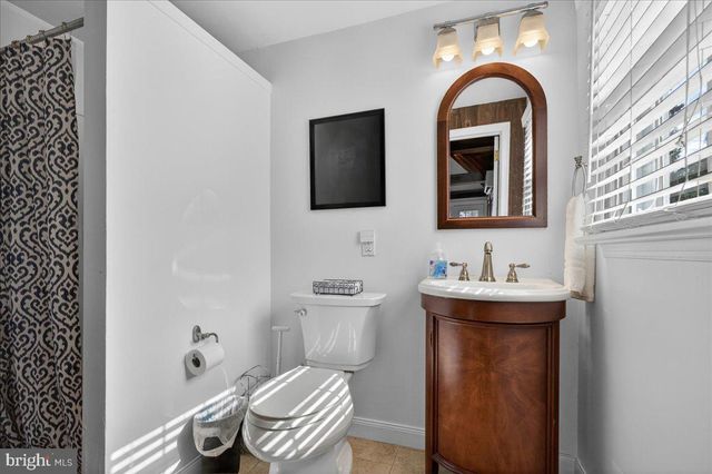 6 E SCHOOL LN, Yardley, PA 19067