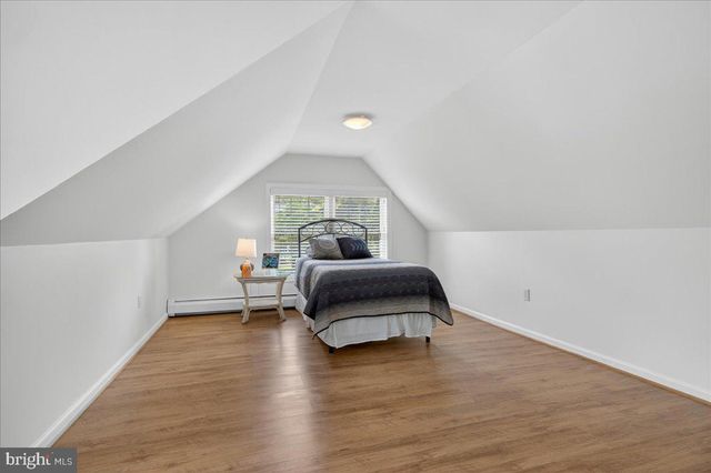 6 E SCHOOL LN, Yardley, PA 19067