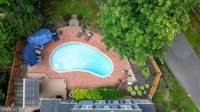 6 E SCHOOL LN, Yardley, PA 19067