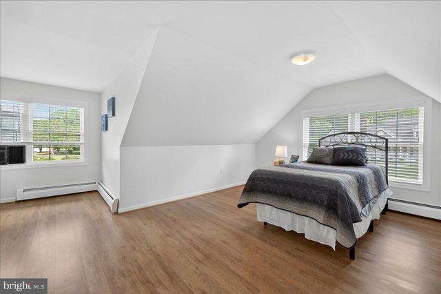 6 E SCHOOL LN, Yardley, PA 19067
