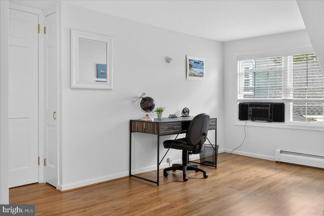 6 E SCHOOL LN, Yardley, PA 19067