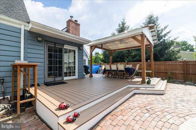 6 E SCHOOL LN, Yardley, PA 19067
