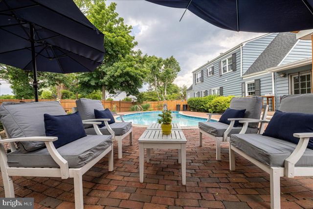 6 E SCHOOL LN, Yardley, PA 19067