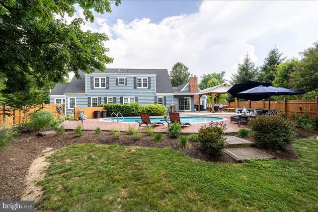6 E SCHOOL LN, Yardley, PA 19067