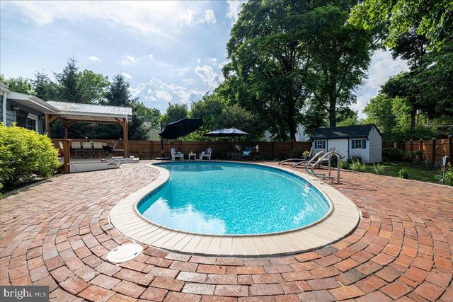 6 E SCHOOL LN, Yardley, PA 19067