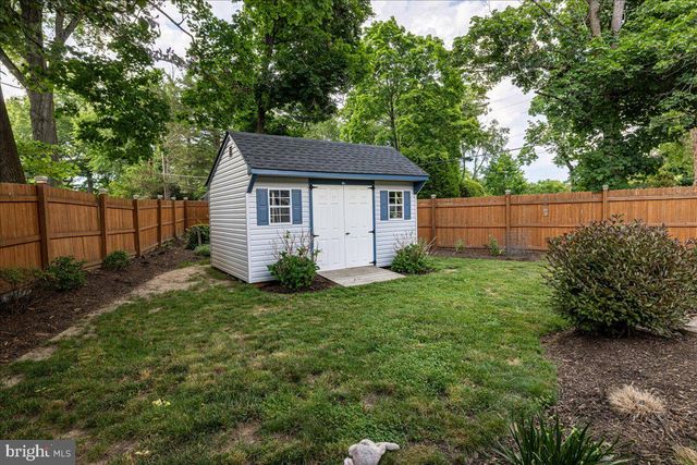 6 E SCHOOL LN, Yardley, PA 19067