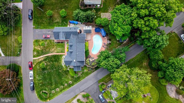 6 E SCHOOL LN, Yardley, PA 19067