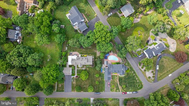 6 E SCHOOL LN, Yardley, PA 19067