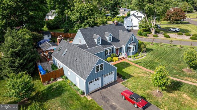 6 E SCHOOL LN, Yardley, PA 19067
