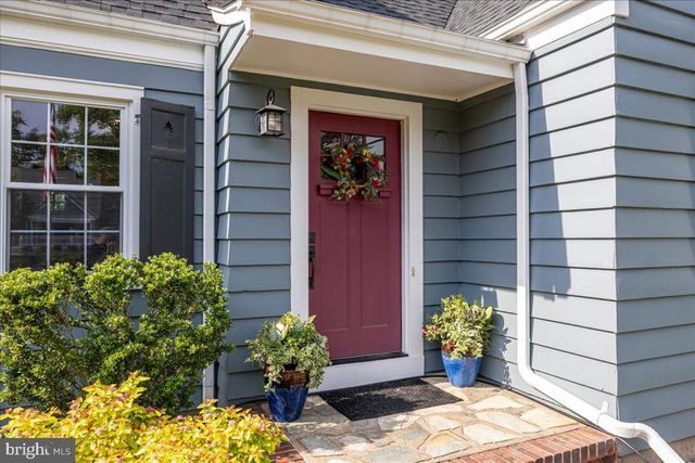 6 E SCHOOL LN, Yardley, PA 19067