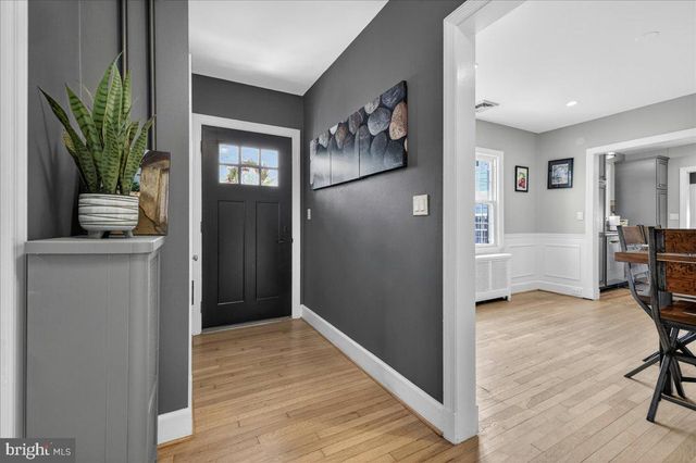 6 E SCHOOL LN, Yardley, PA 19067