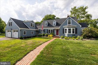 6 E SCHOOL LN, Yardley, PA 19067