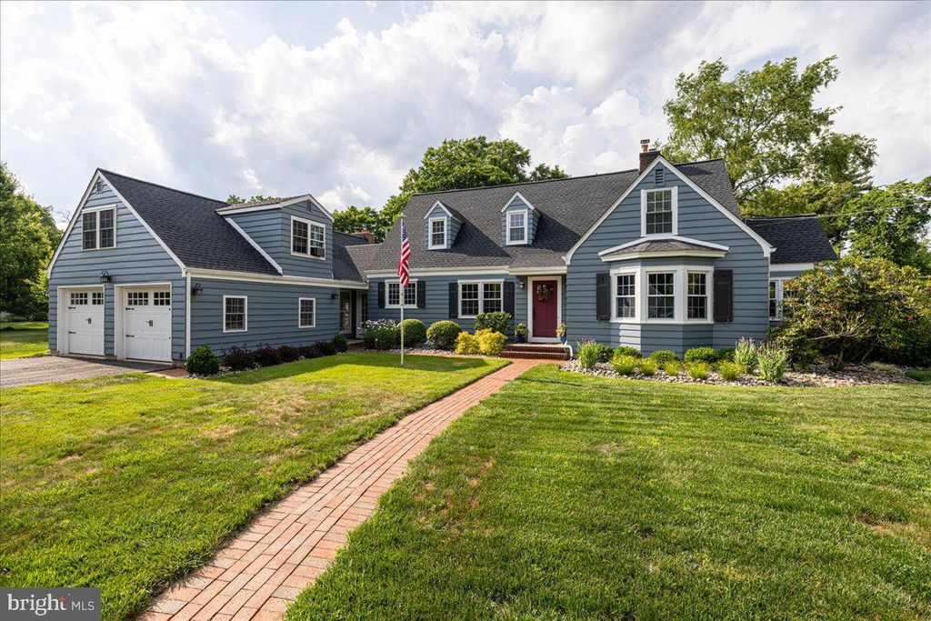 6 E SCHOOL LN, Yardley, PA 19067