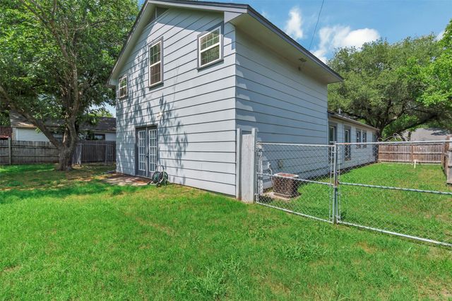 616 Bellevue Drive, Cleburne, TX 76033