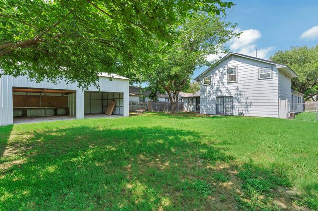 616 Bellevue Drive, Cleburne, TX 76033