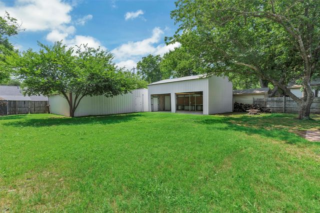 616 Bellevue Drive, Cleburne, TX 76033