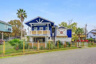 2108 Knollwood Street, Kemah, TX 77565