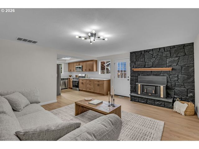 3030 Se TIMBERLAKE Dr, Hillsboro, OR 97123