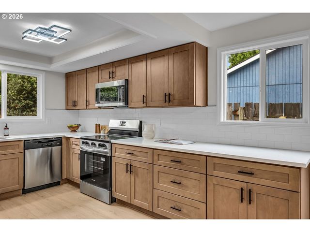 3030 Se TIMBERLAKE Dr, Hillsboro, OR 97123