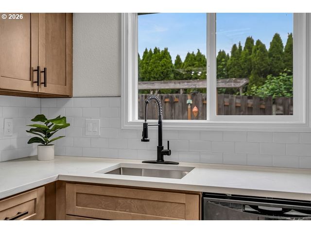 3030 Se TIMBERLAKE Dr, Hillsboro, OR 97123