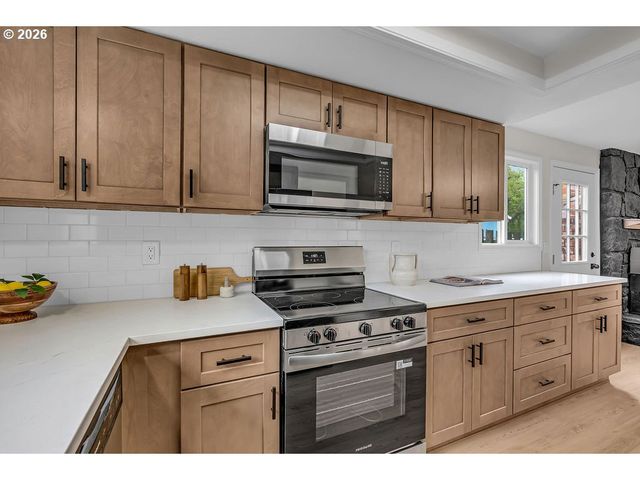 3030 Se TIMBERLAKE Dr, Hillsboro, OR 97123