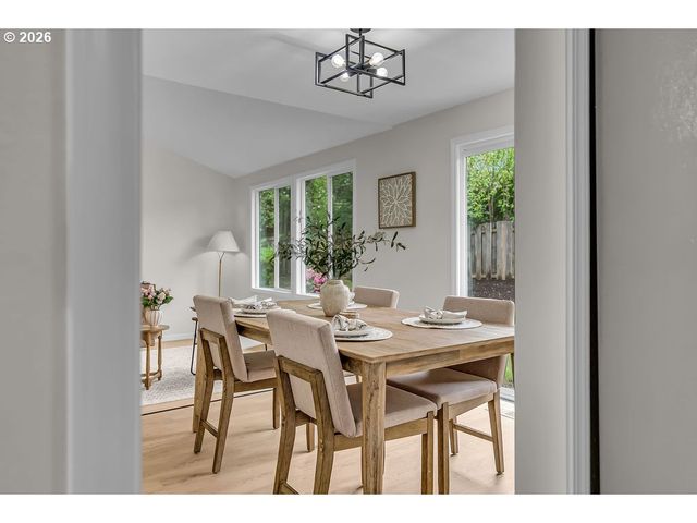 3030 Se TIMBERLAKE Dr, Hillsboro, OR 97123