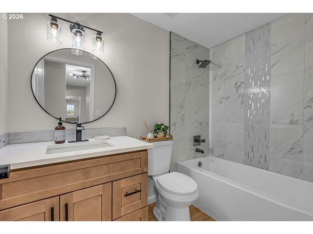 3030 Se TIMBERLAKE Dr, Hillsboro, OR 97123