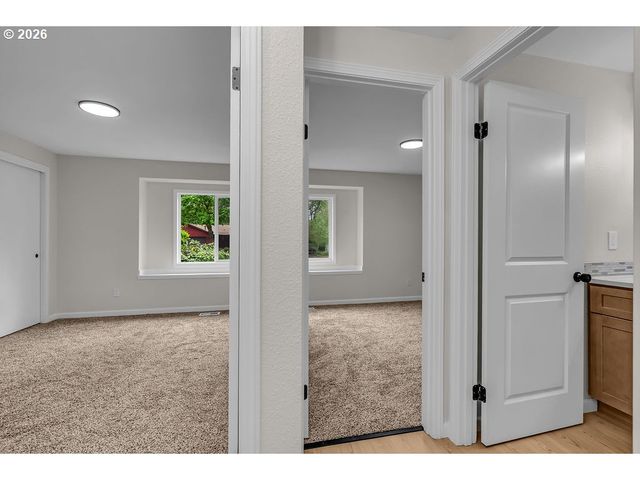 3030 Se TIMBERLAKE Dr, Hillsboro, OR 97123