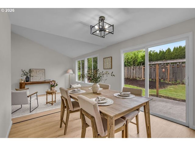 3030 Se TIMBERLAKE Dr, Hillsboro, OR 97123