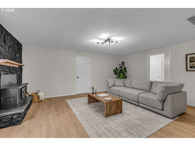 3030 Se TIMBERLAKE Dr, Hillsboro, OR 97123