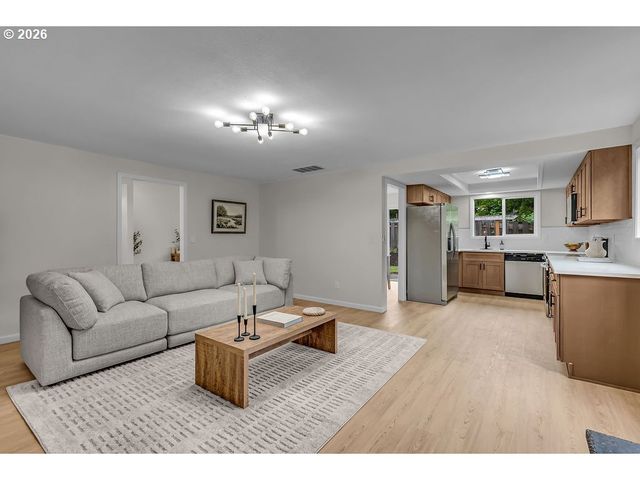 3030 Se TIMBERLAKE Dr, Hillsboro, OR 97123