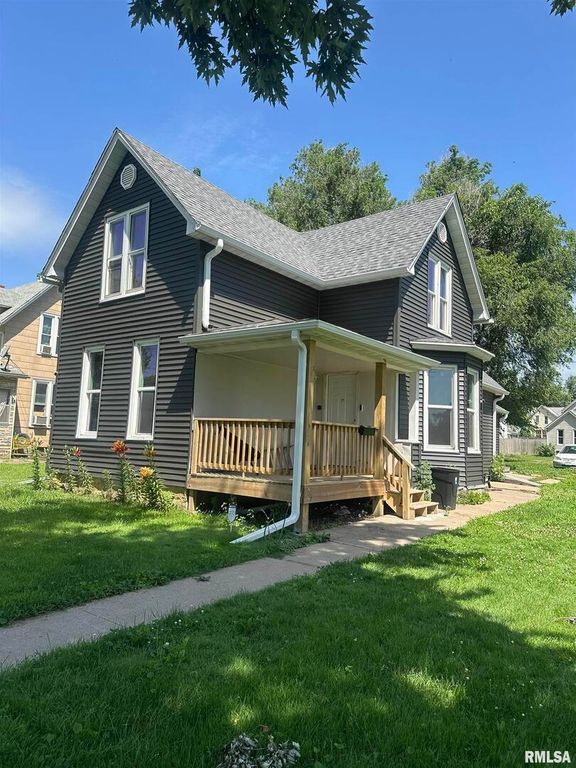 756 13TH Avenue S, Clinton, IA 52732